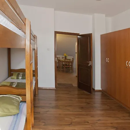 Zuglo Apartman Es *