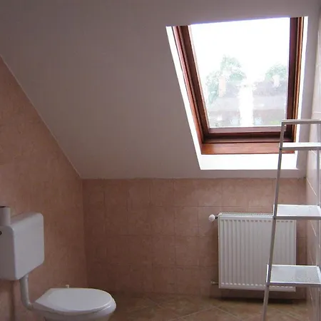 Zuglo Apartman Es *