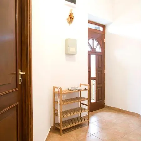 Zuglo Apartman Es *