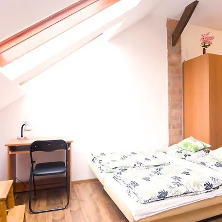 Zuglo Apartman Es *