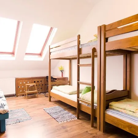 Zuglo Apartman Es *