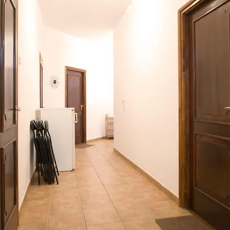 Zuglo Apartman Es *