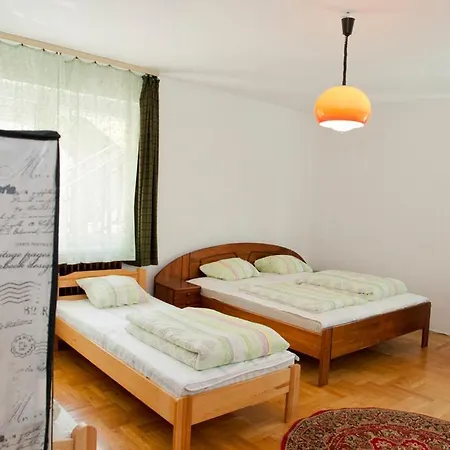 Lägenhet Zuglo Apartman Es *