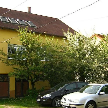 Lägenhet Zuglo Apartman Es *